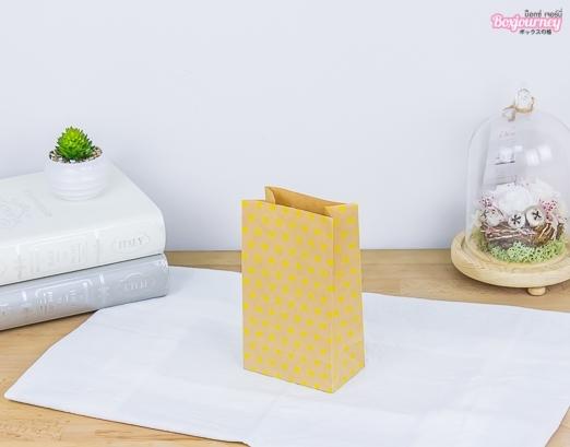 ถุงกระดาษน้ำตาลลายจุดสีเหลือง ขนาด9.5x6x16.5 cm.