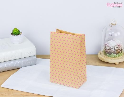 ถุงกระดาษน้ำตาลลายจุดสีชมพู ขนาด13x8x21.7 cm.