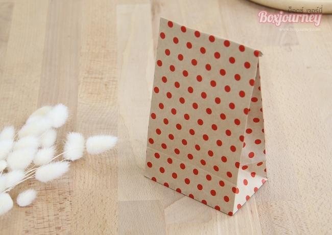 ถุงกระดาษน้ำตาลลายจุดสีแดง ขนาด9.5x6x16.5 cm.
