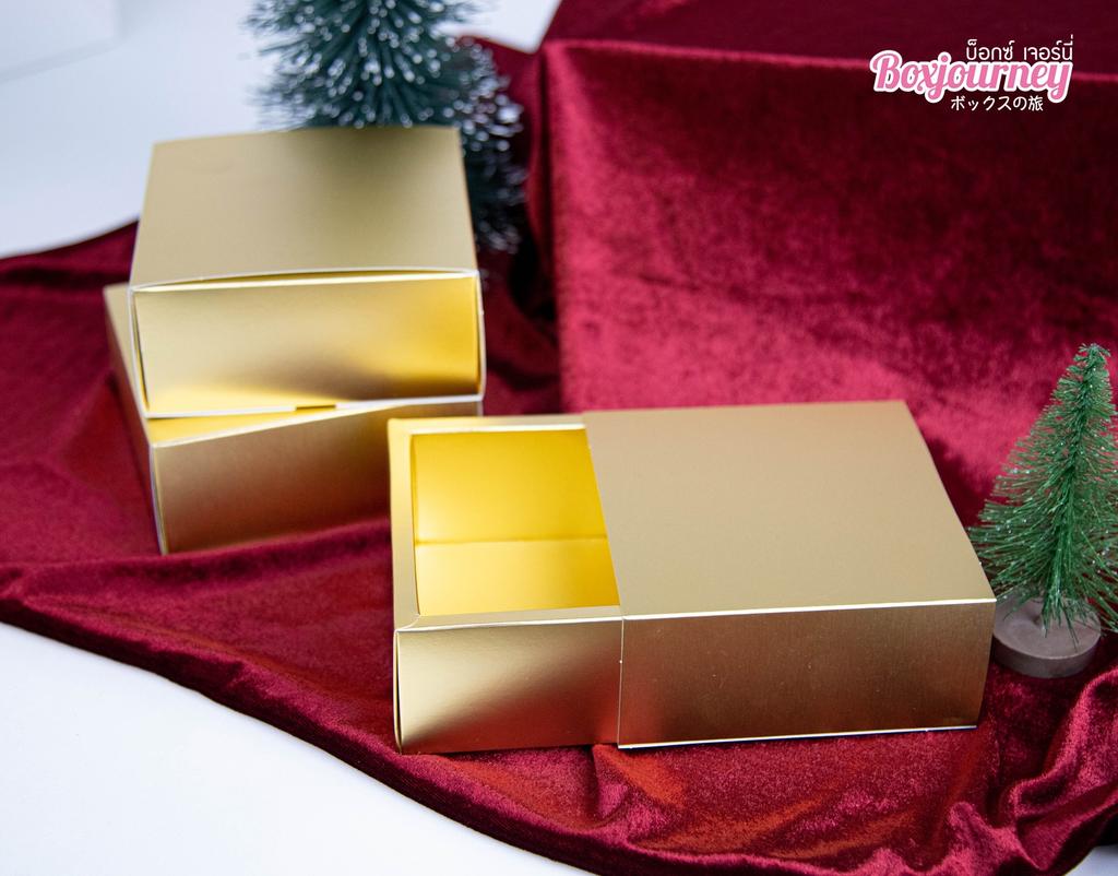 กล่องของขวัญ สีทอง 1 ช่อง ฝาสอด 11.5x11.5x5 ซม.