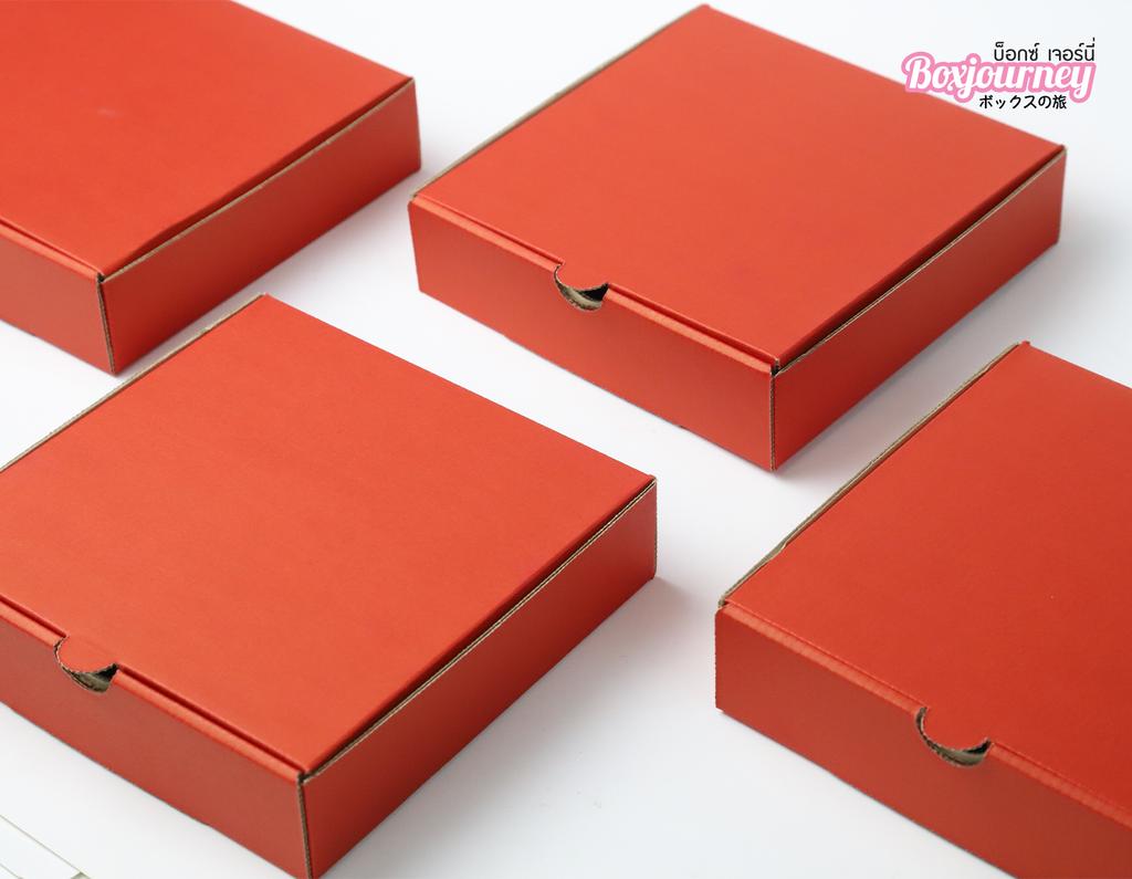 กล่องลูกฟูกพรีเมี่ยม สีแดง  17.8x17.8x4.3 cm.