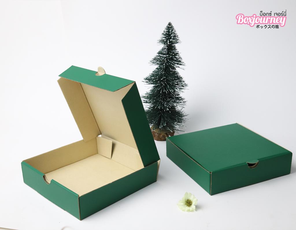 กล่องลูกฟูกพรีเมี่ยม สีเขียว  17.8x17.8x4.3 cm.