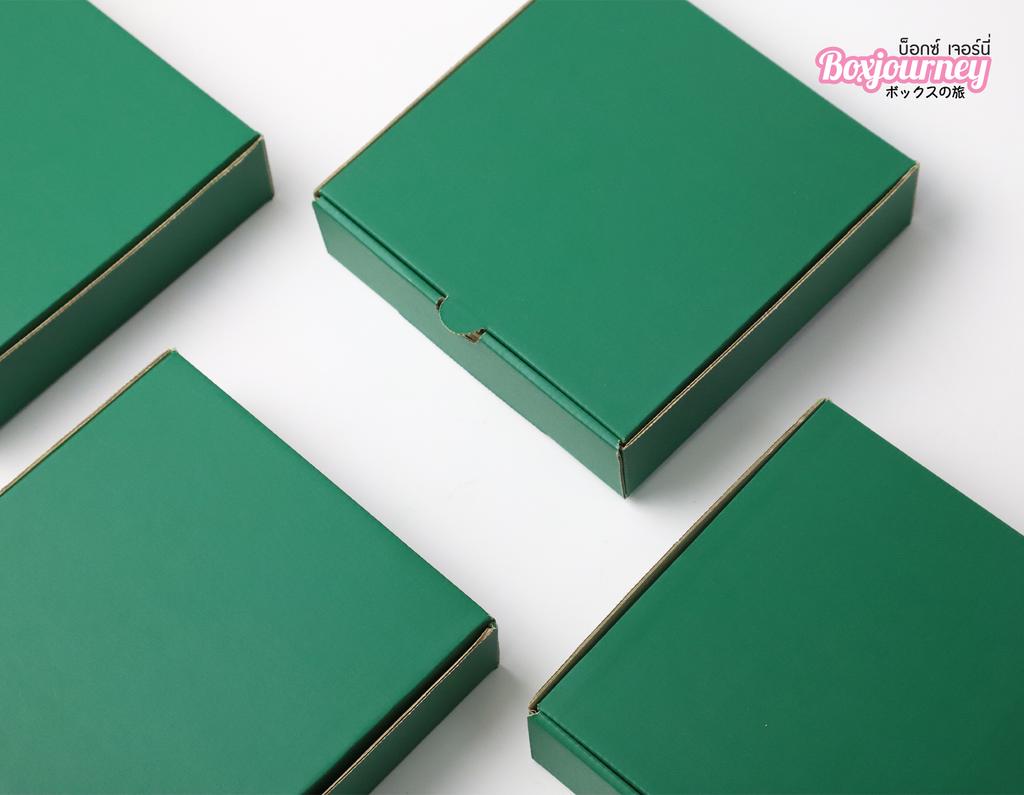 กล่องลูกฟูกพรีเมี่ยม สีเขียว  17.8x17.8x4.3 cm.