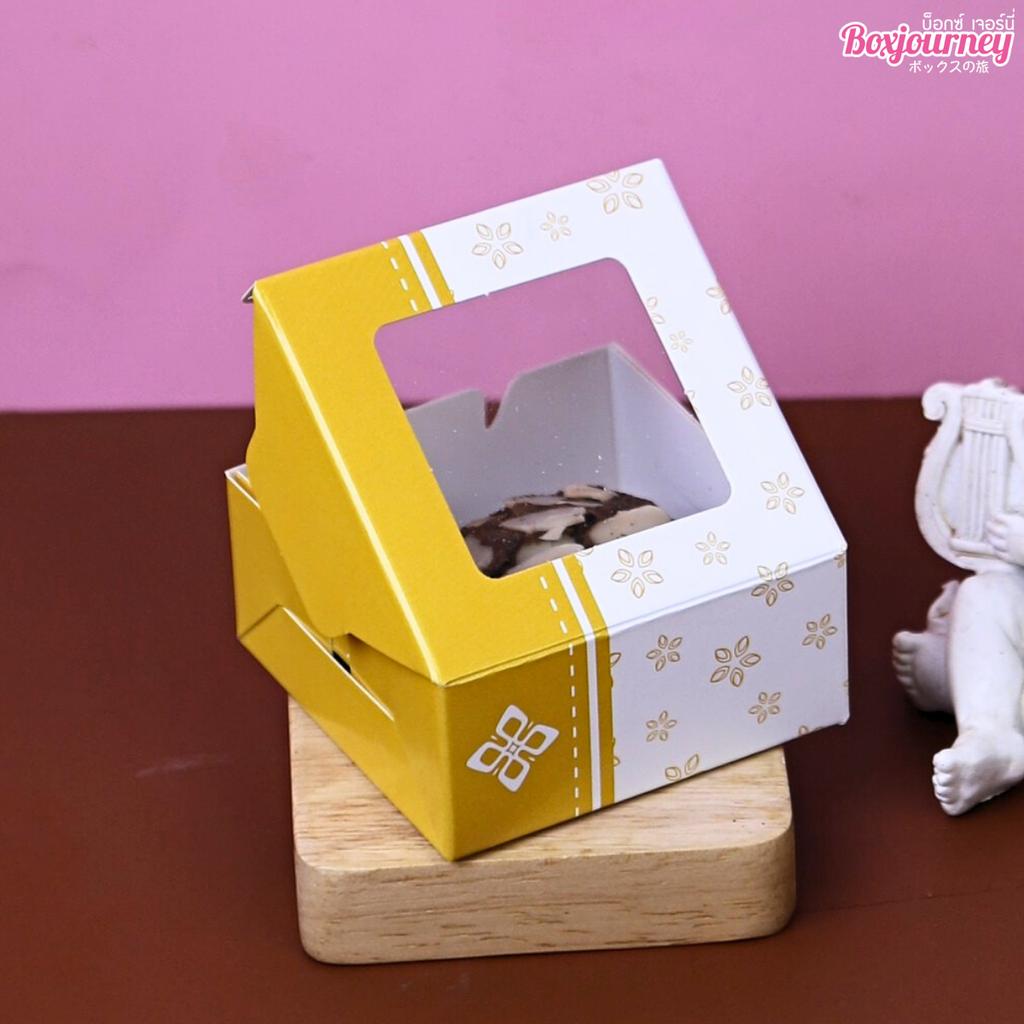 กล่องบราวนี่ ลาย Heritage bright  6.5 x 6.5 x 3 ซม.