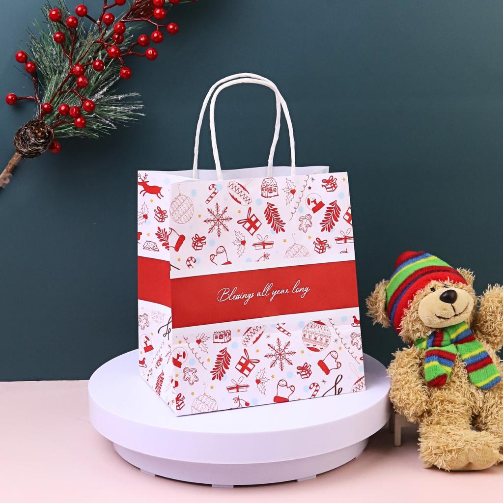 ถุงกระดาษหูเกลียว พิมพ์ลาย ลาย Festive Joy 19x13x21 ซม.