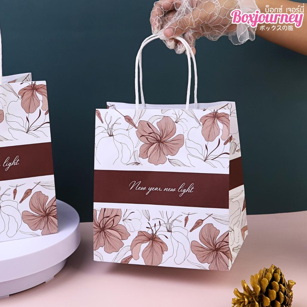 ถุงกระดาษหูเกลียว พิมพ์ลาย ลาย Flora New 19x13x21 ซม.