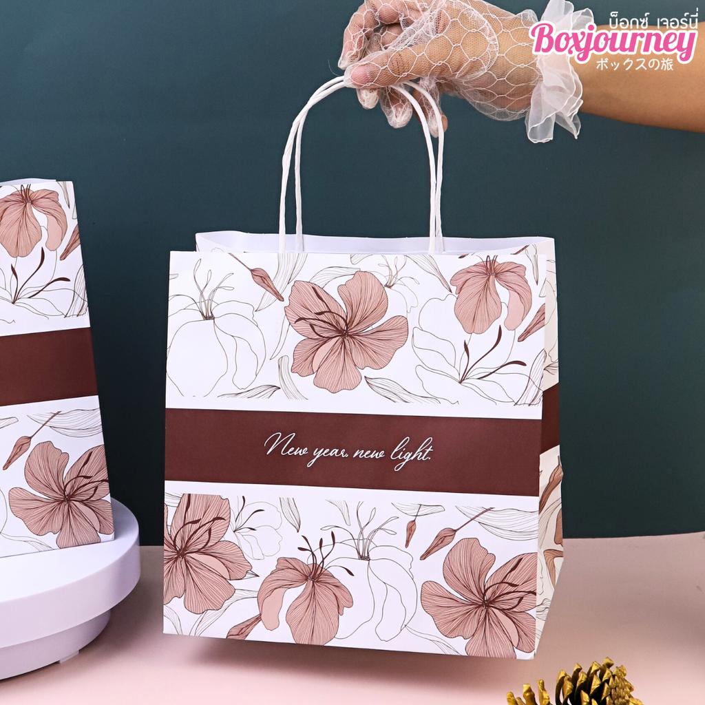 ถุงกระดาษหูเกลียว พิมพ์ลาย ลาย Flora New 23x15x23 ซม.