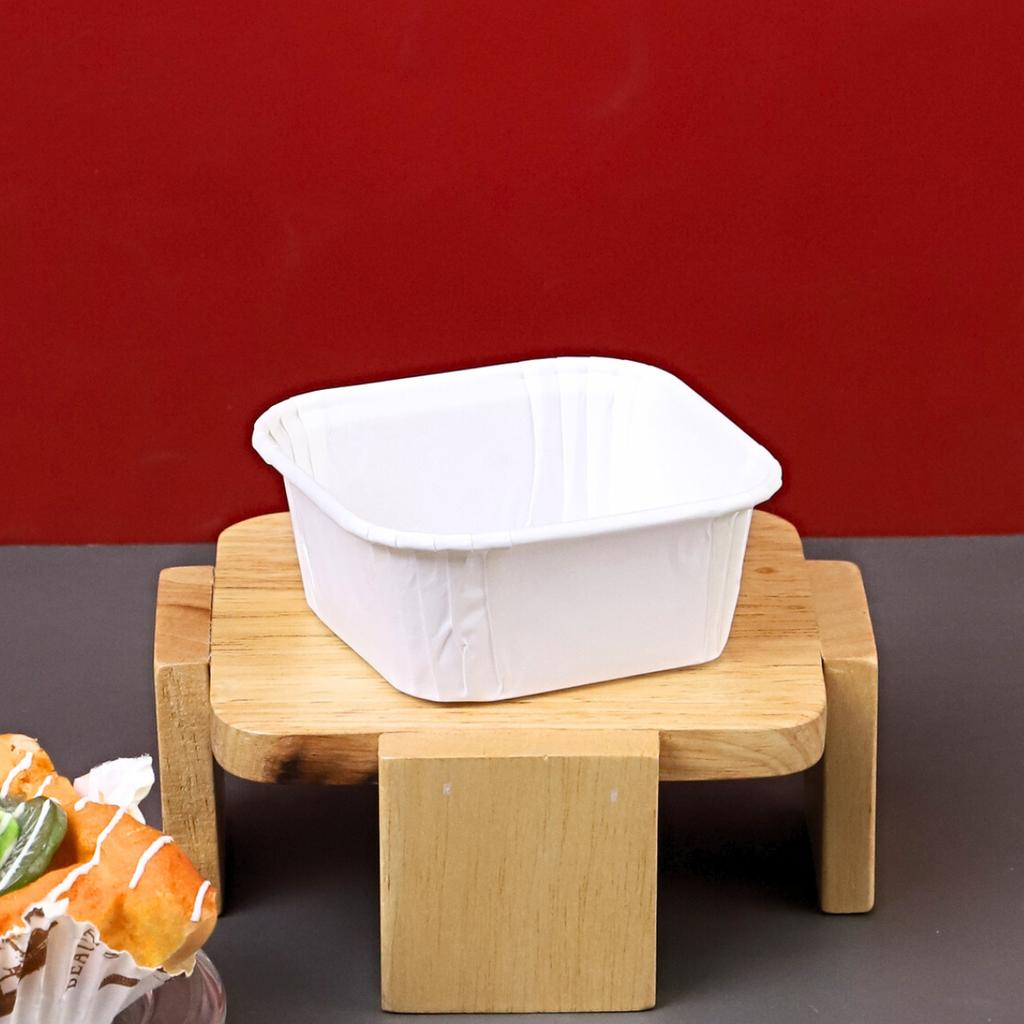 ถ้วยกระดาษอบขนมทรงสี่เหลี่ยม สีขาว