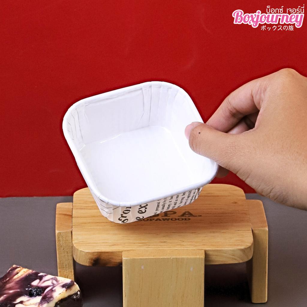 ถ้วยกระดาษอบขนมทรงสี่เหลี่ยม ลายหนังสือพิมพ์ขาว