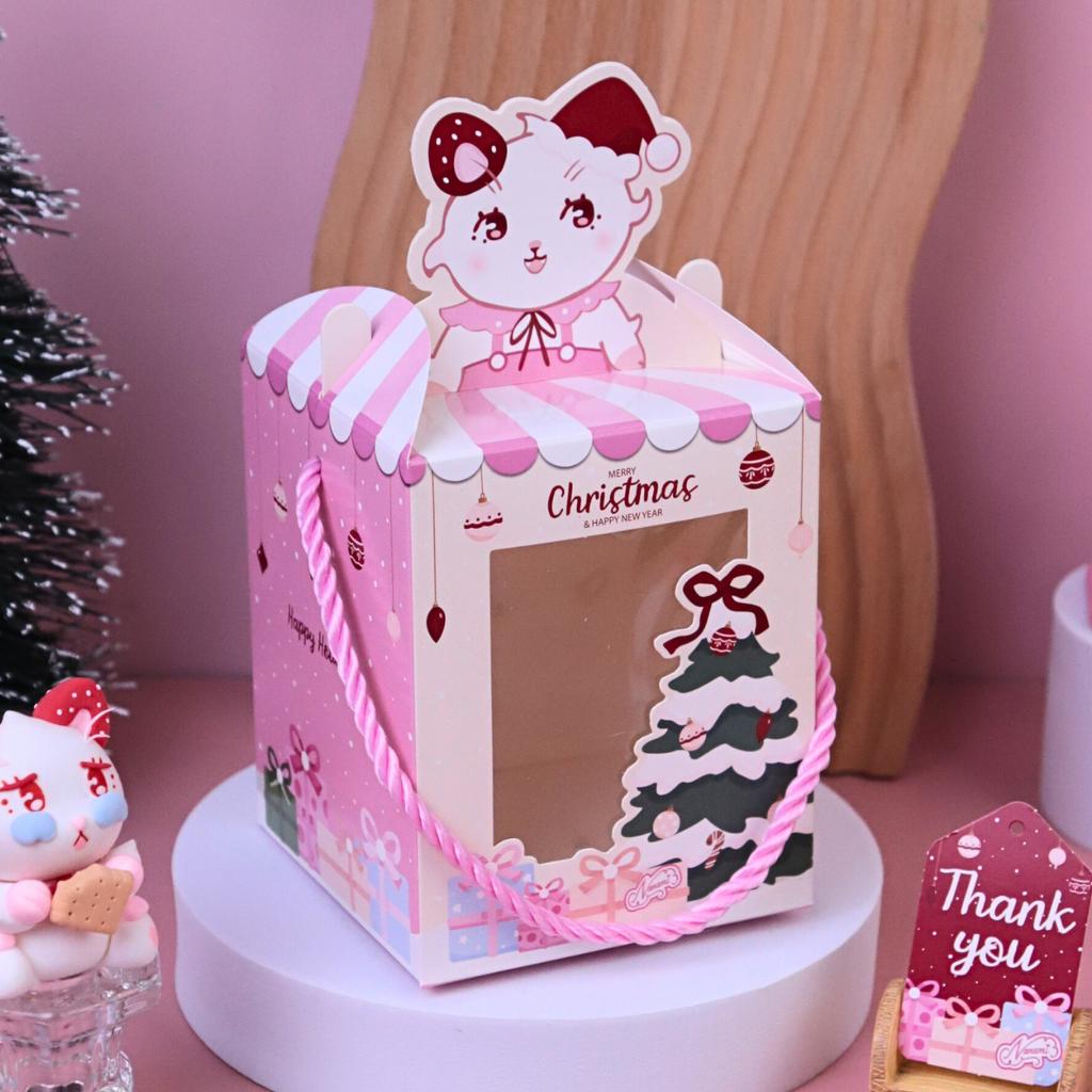 กล่องคุกกี้หูหิ้ว ลาย Nanami Xmas holiday 10.5x10.5x13 ซม.
