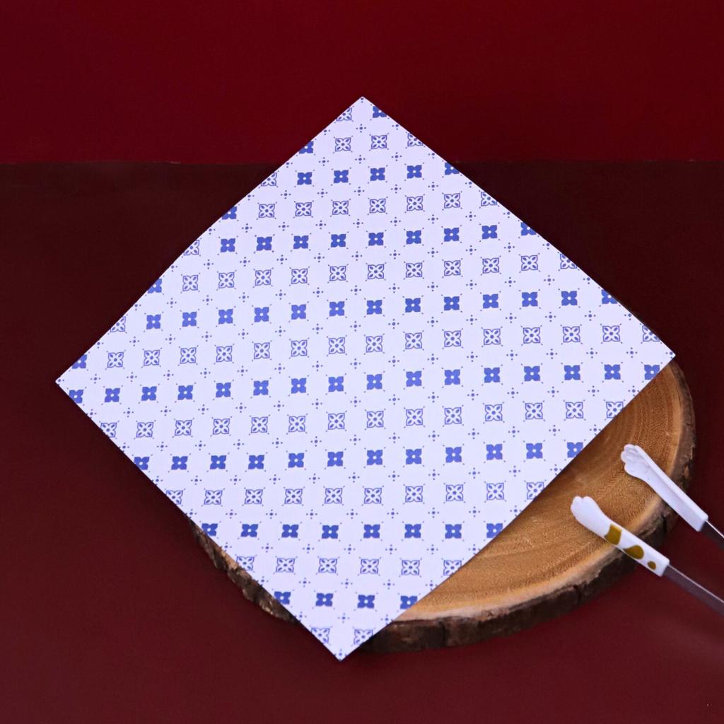 กระดาษรองอาหาร ลาย  Royal Thai Blue  ขนาด 8x8 นิ้ว (ไม่เคลือบ)