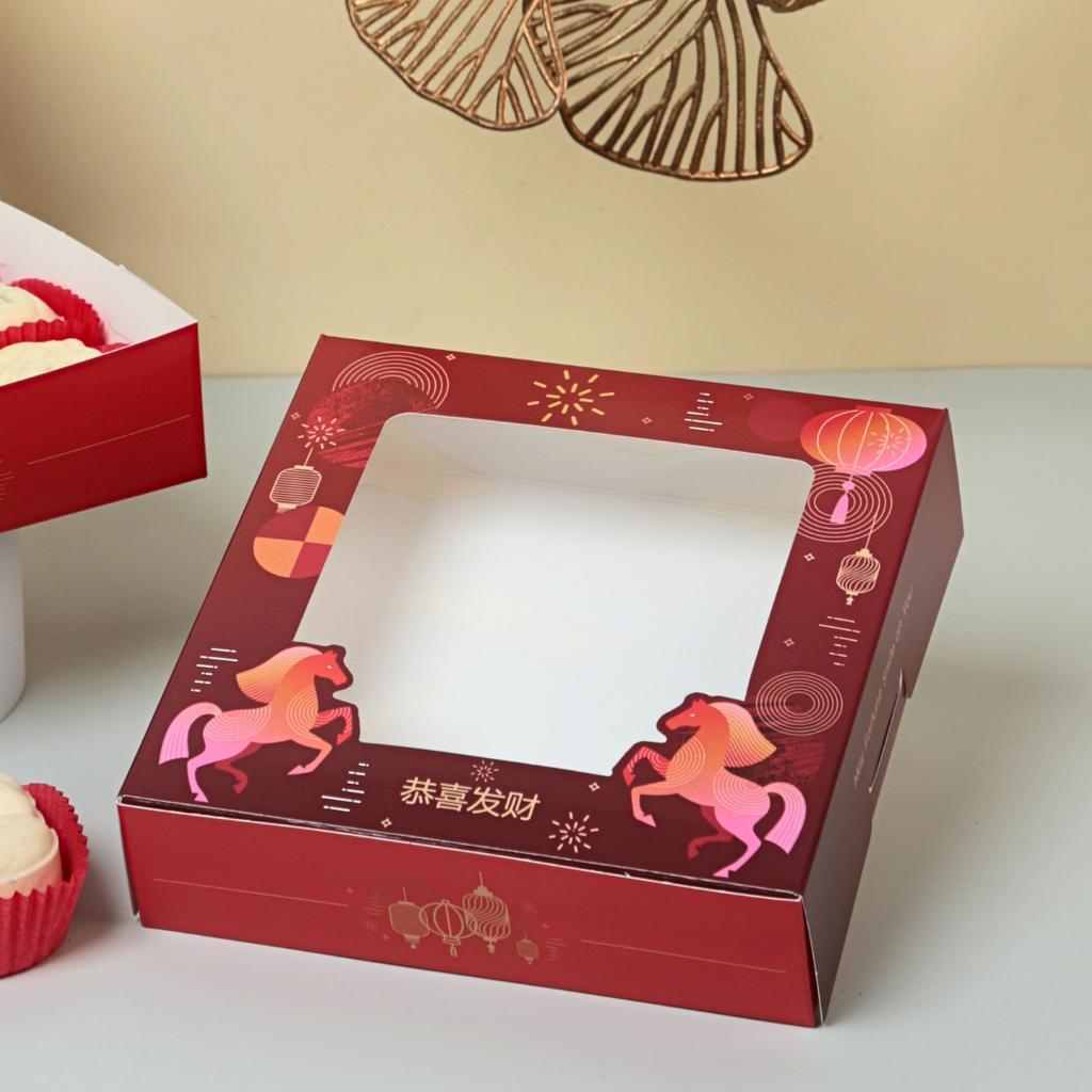 กล่องบราวนี่ ลาย Golden Gallop 15x15x4 ซม.