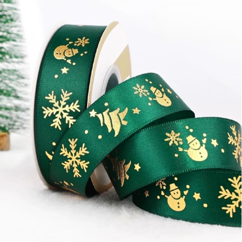 ริบบิ้นลายคริสต์มาส สีเขียว 01 ขนาด 2.5 ซม. x 22.8 เมตร