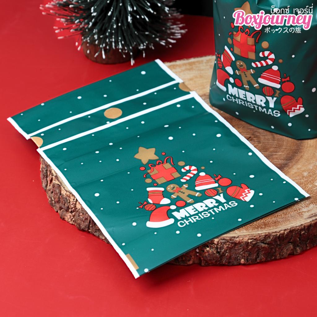 ถุงของขวัญ พร้อมโบว์ ลายคริสต์มาส คละลาย ขนาด 15x6x23 ซม.