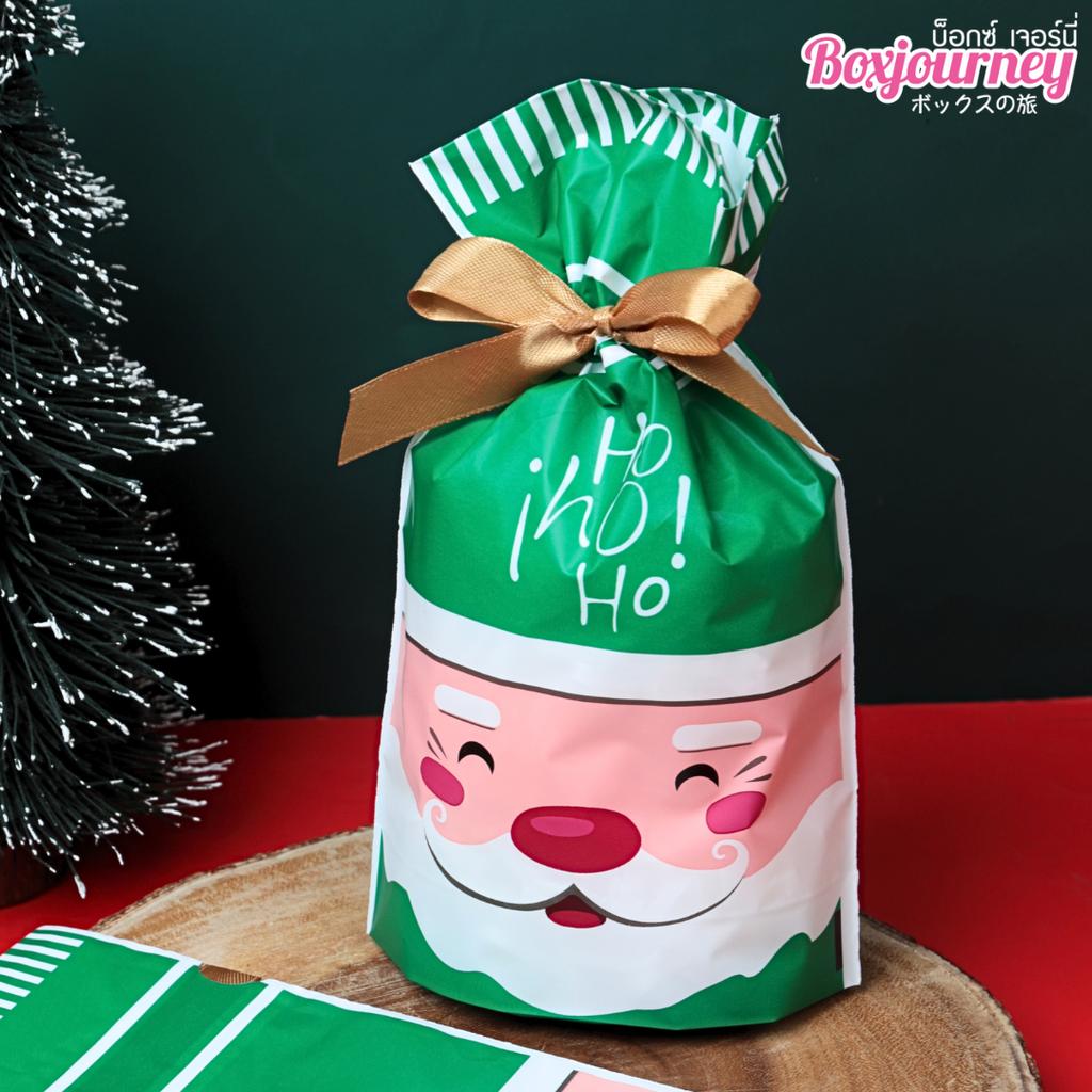 ถุงของขวัญ พร้อมโบว์ ลายคริสต์มาส คละลาย ขนาด 15x6x23 ซม.