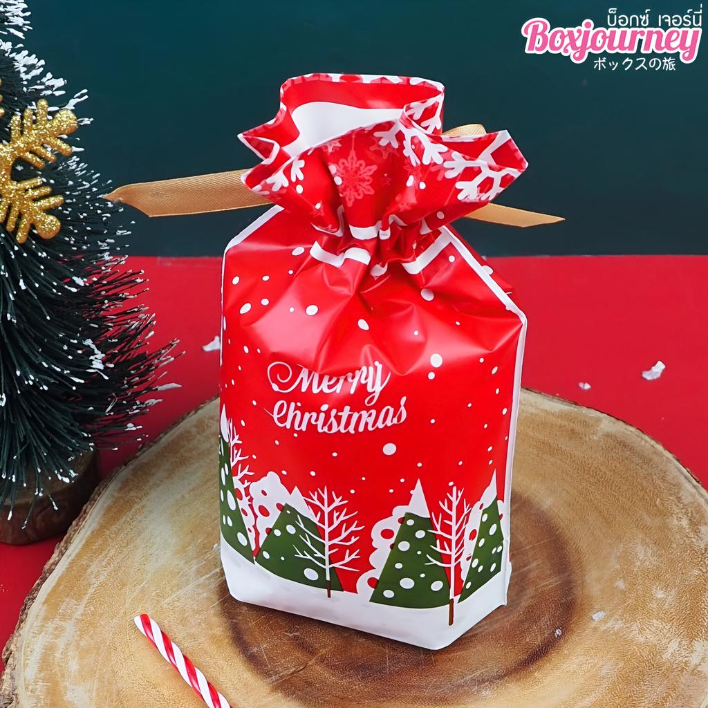 ถุงของขวัญ พร้อมโบว์ ลายคริสต์มาส 01 ขนาด 15x6x23 ซม.