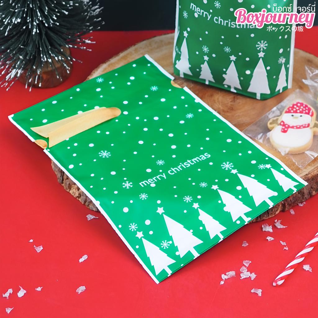ถุงของขวัญ พร้อมโบว์ ลายคริสต์มาส 05 ขนาด 15x6x23 ซม.