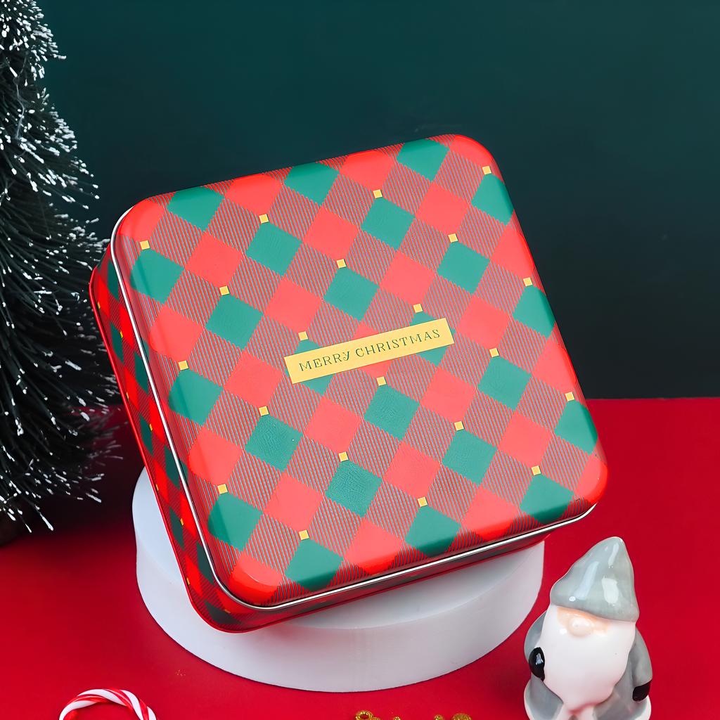กล่องเหล็กใส่ขนม ลายสก็อตสีแดงเขียว ขนาด 17 x 17 x 6 ซม.