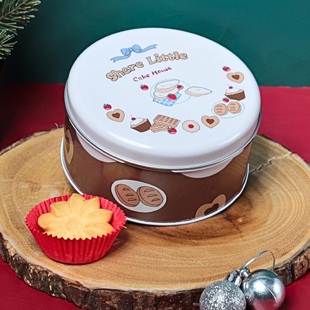 กล่องเหล็กวงกลมใส่ขนม ลายเบเกอรี่น่ารัก ขนาด 13.5 x 7 ซม.