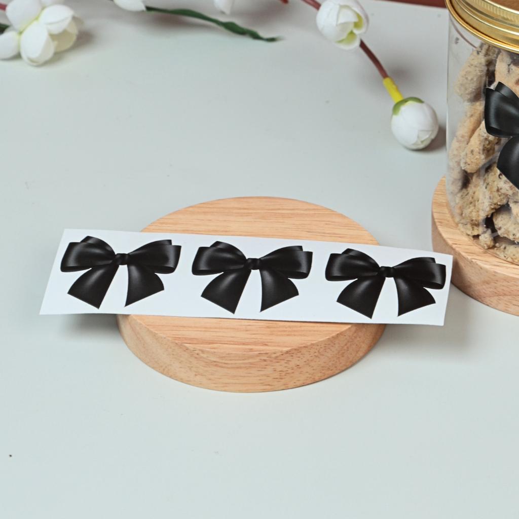 สติกเกอร์รูปโบว์ สีดำ ขนาด 4.3x4 ซม. (48 ดวง)