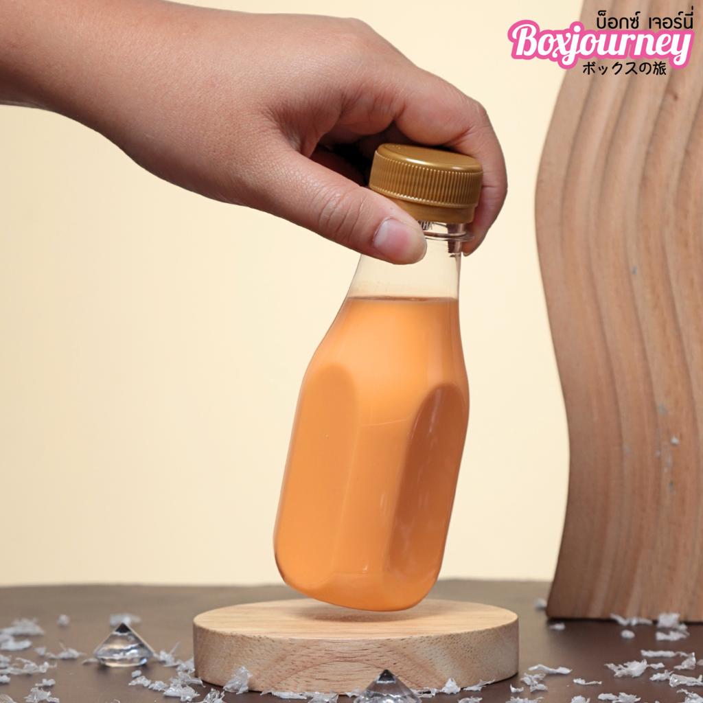 ขวดพลาสติก PET 150 cc. ทรงเหลี่ยมมน  ปาก 30มม.ฝาทอง