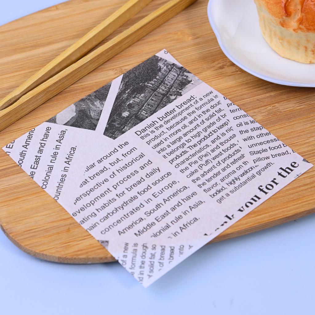 กระดาษรองอาหาร ลายหนังสือพิมพ์สีดำ 12 x 12 ซม. (กันซึม)