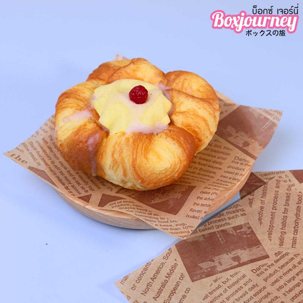 กระดาษรองอาหาร ลายหนังสือพิมพ์ สีน้ำตาล 6x6 นิ้ว (กันซึม)