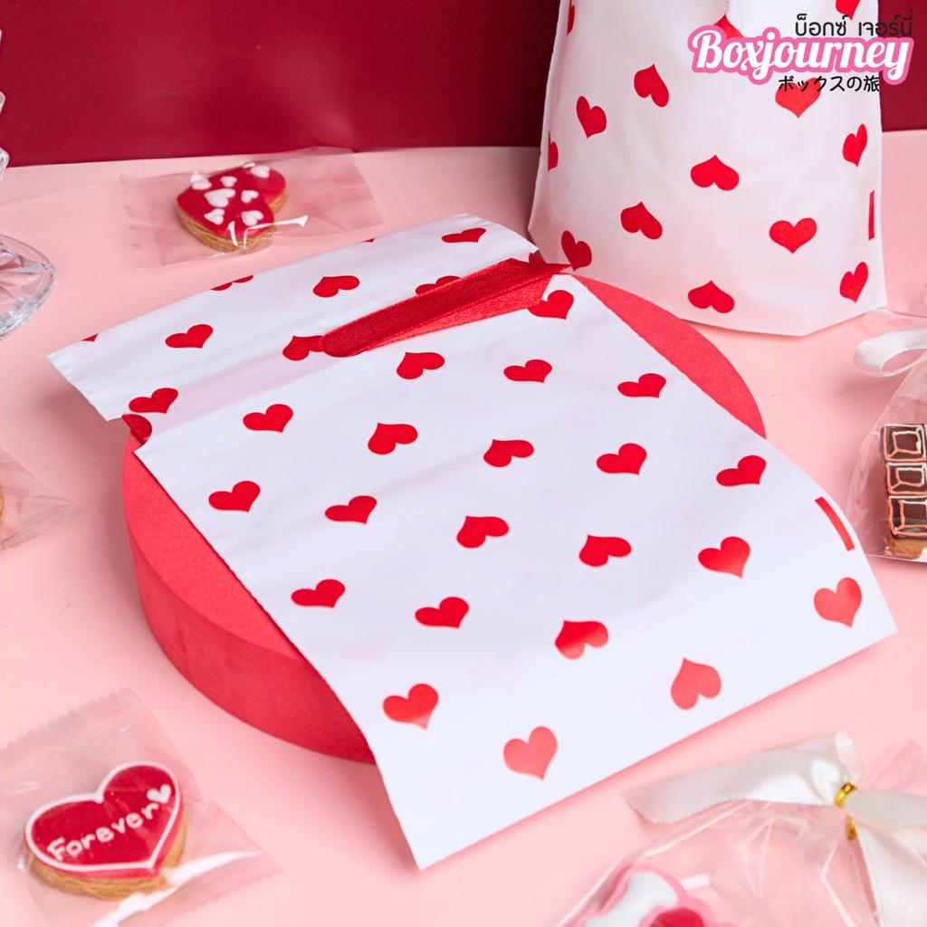 ถุงของขวัญ พร้อมโบว์ ลายหัวใจสีแดง ขนาด 15x6x23 ซม.