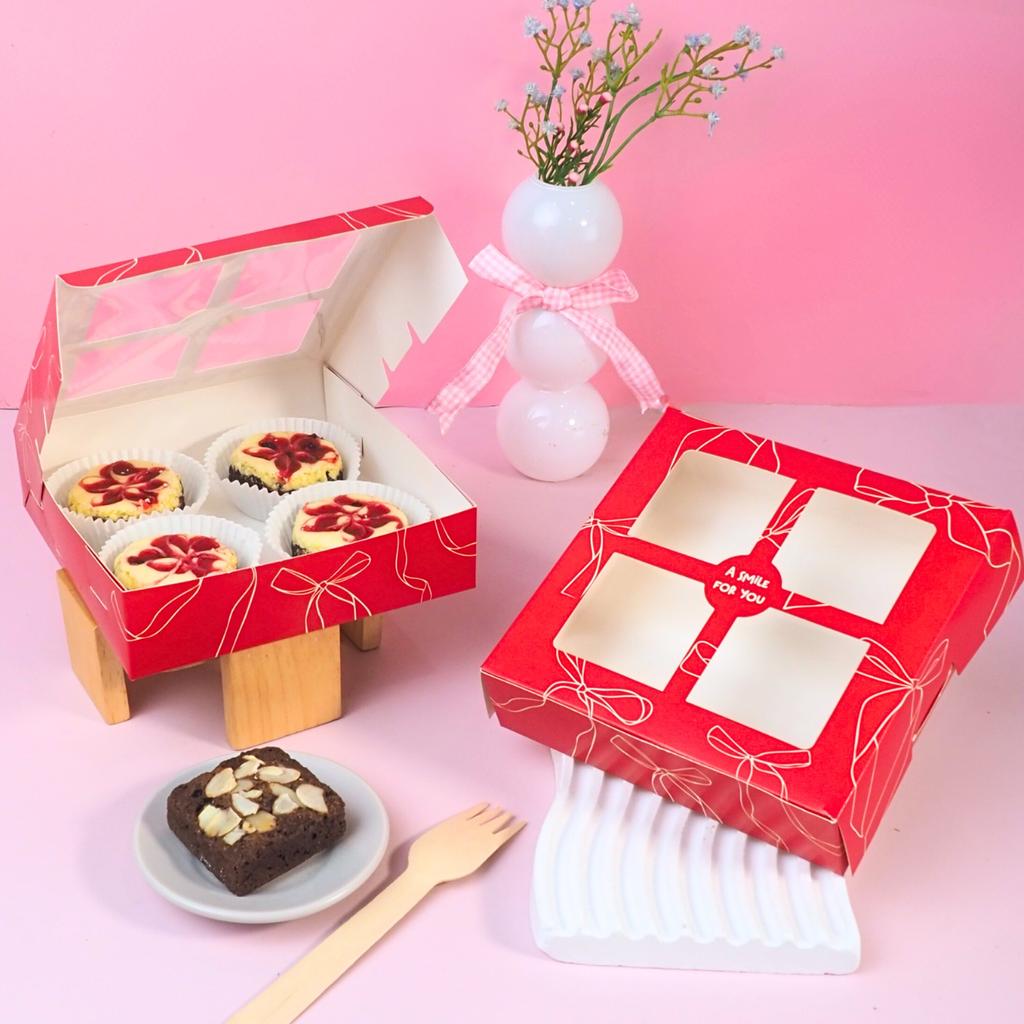 กล่องบราวนี่ ลาย Bowtied Heart 15x15x4 ซม.