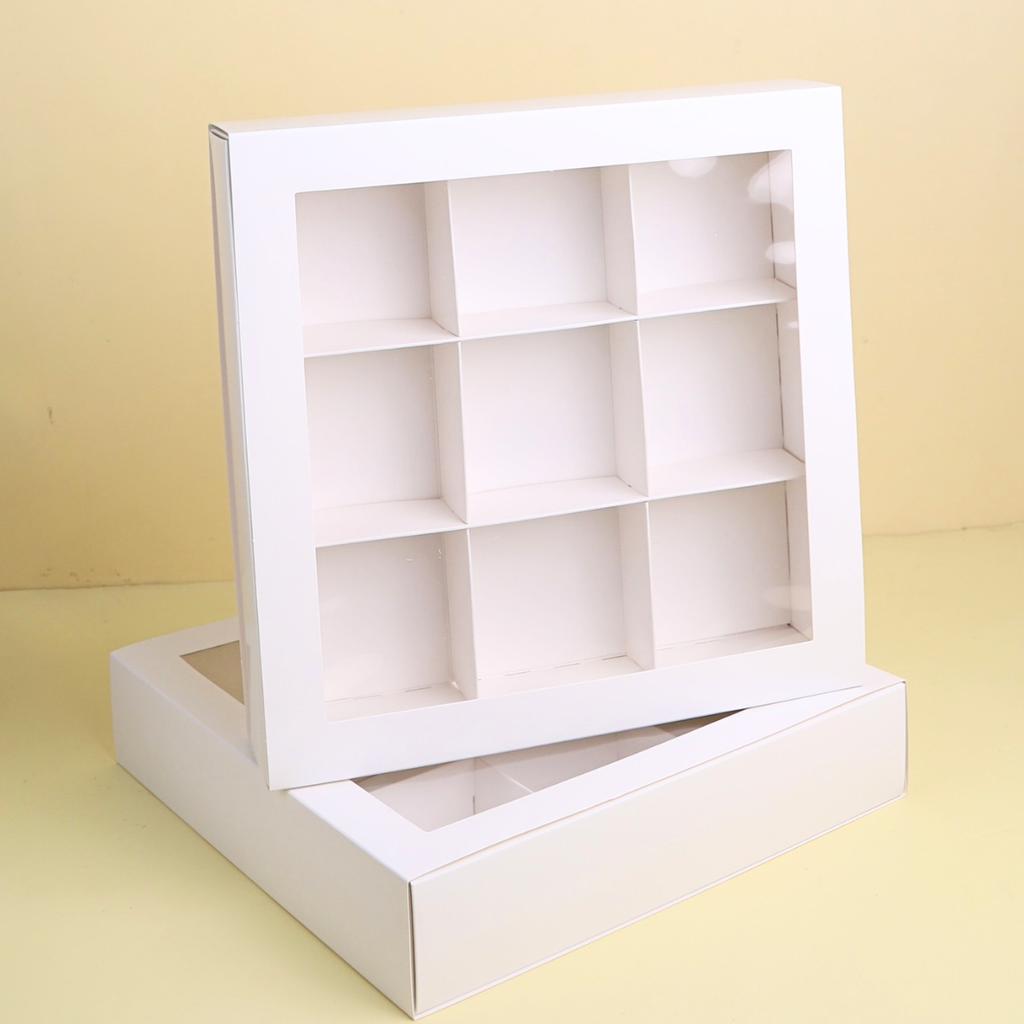 กล่องขนม 9 ช่อง ขาว 24.3x24.3x5 ซม.