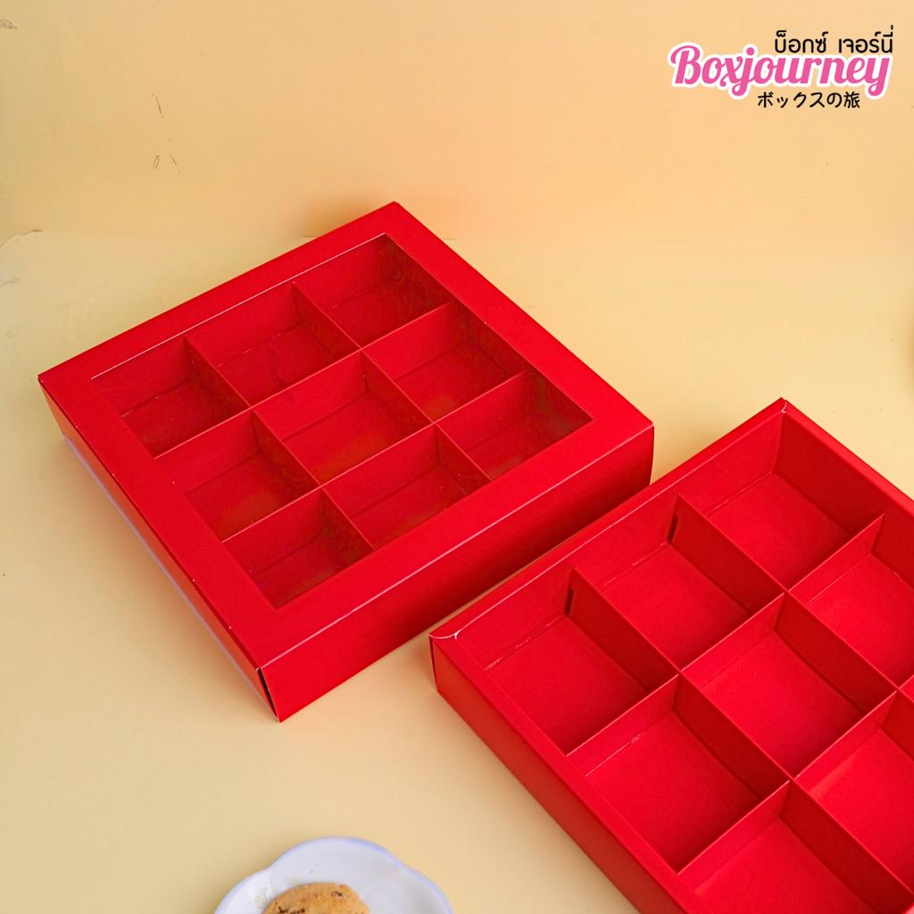 กล่องขนม 9 ช่อง สีแดง 24.3x24.3x5 ซม.