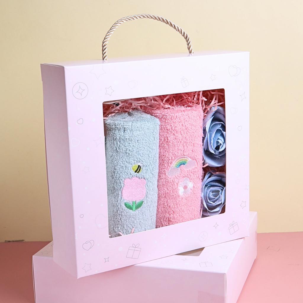 กล่องผ้าขนหนูหูหิ้ว ไซส์ M ลาย Sweet Gift  6.5x24x23.5 ซม.