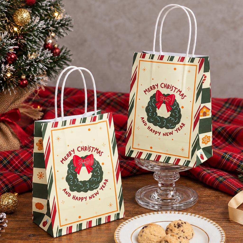 ถุงกระดาษหูเกลียว ลาย Festive Cheer 13x8x18 ซม.